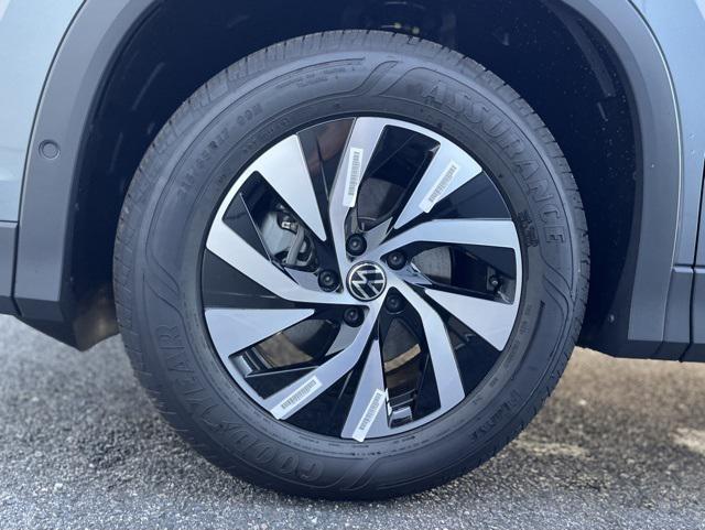 new 2025 Volkswagen Tiguan car, priced at $28,015