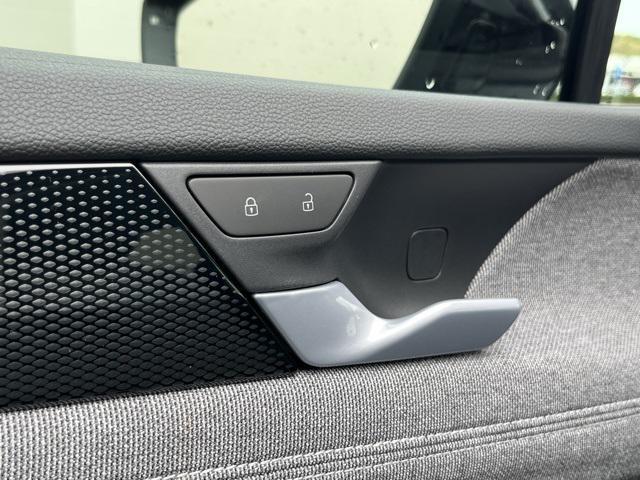 new 2026 Volkswagen Tiguan car, priced at $33,924