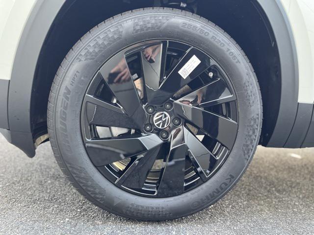 new 2025 Volkswagen Atlas car, priced at $40,653