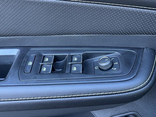 new 2026 Volkswagen Atlas Cross Sport car, priced at $53,772