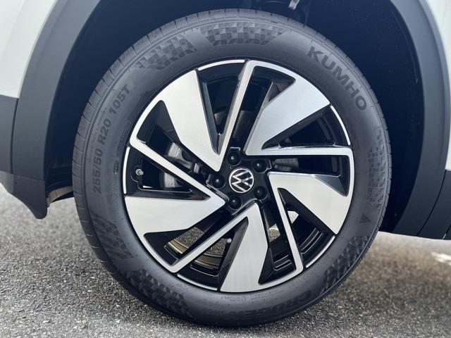 new 2025 Volkswagen Atlas car, priced at $41,580