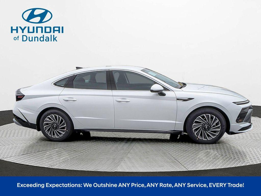new 2025 Hyundai Sonata Hybrid car, priced at $28,700