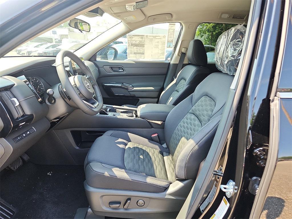 new 2025 Nissan Pathfinder car, priced at $40,973