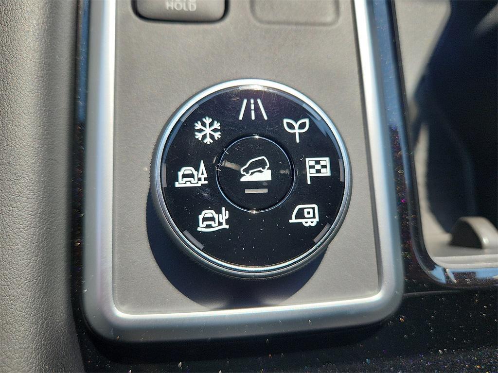 new 2025 Nissan Pathfinder car, priced at $40,973