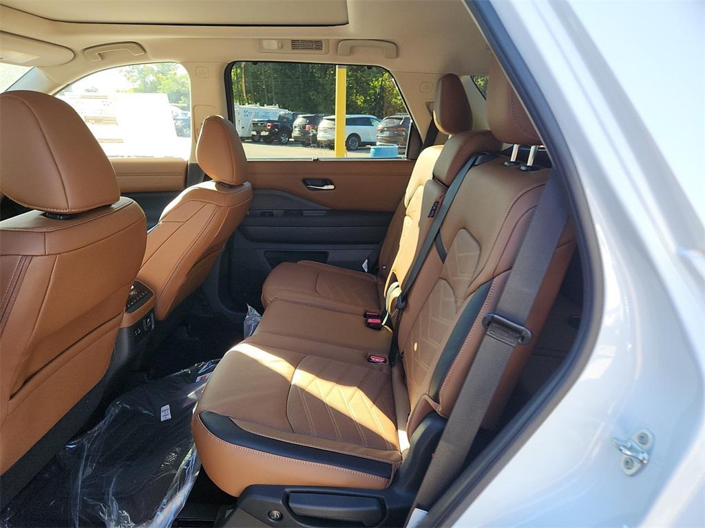 new 2025 Nissan Pathfinder car, priced at $44,632