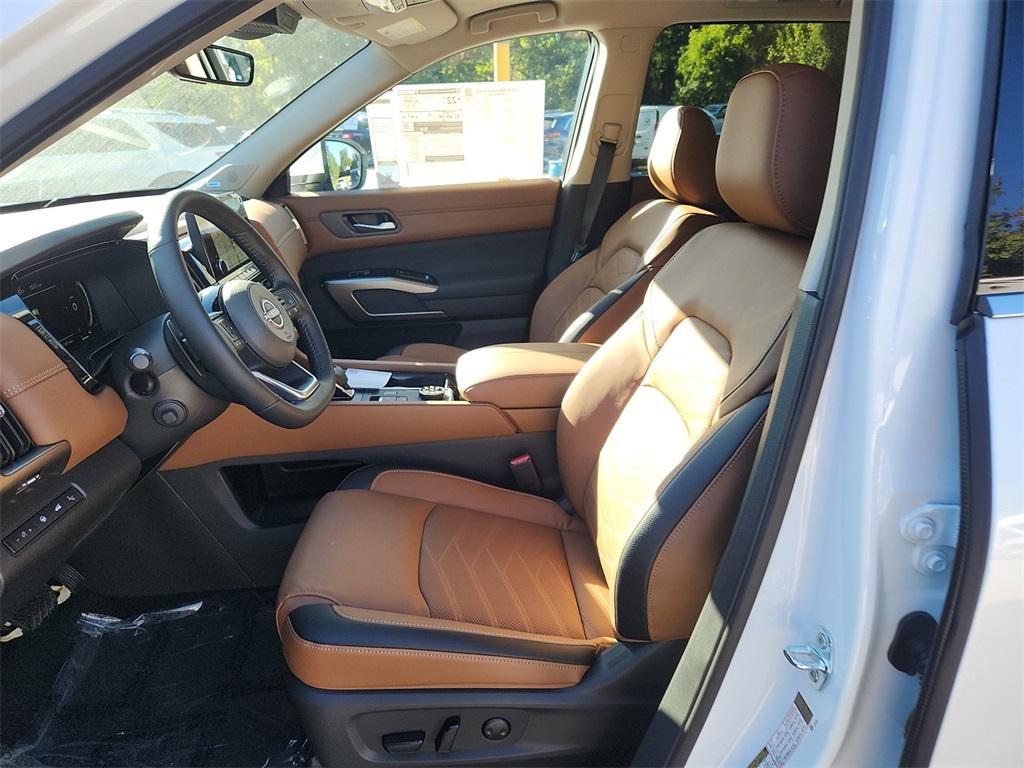 new 2025 Nissan Pathfinder car, priced at $44,632