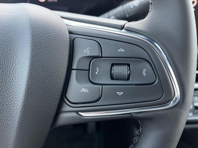 new 2025 Buick Envista car, priced at $29,025