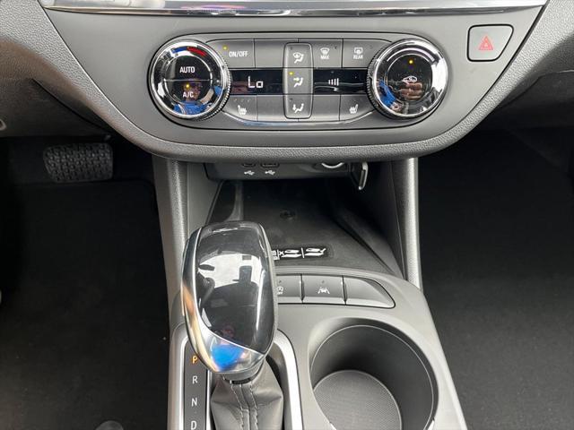 new 2025 Buick Envista car, priced at $27,625