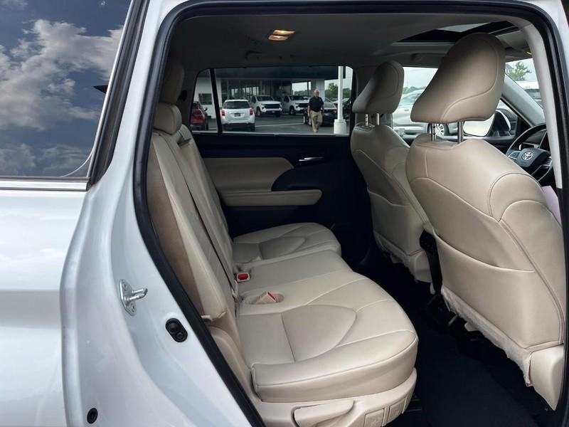 used 2022 Toyota Highlander car, priced at $25,900