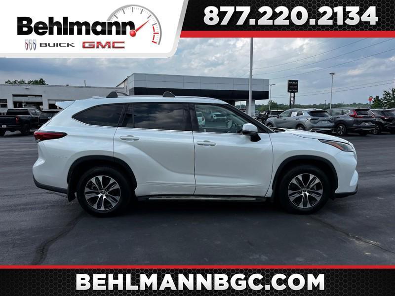 used 2022 Toyota Highlander car, priced at $26,900