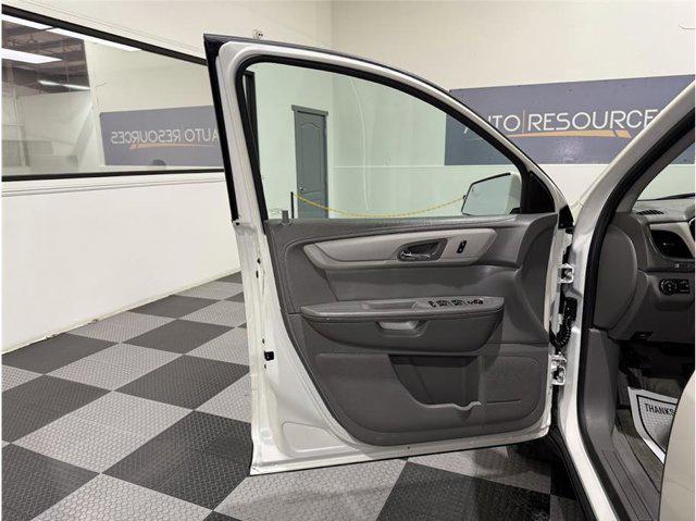 used 2014 Chevrolet Traverse car, priced at $11,499