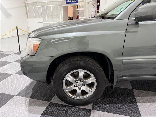 used 2006 Toyota Highlander car, priced at $5,649
