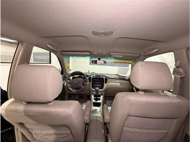 used 2006 Toyota Highlander car, priced at $5,649
