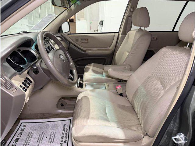 used 2006 Toyota Highlander car, priced at $5,649