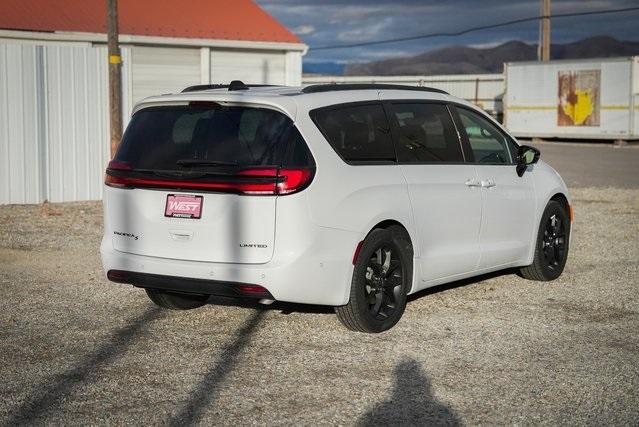 new 2024 Chrysler Pacifica car, priced at $50,011