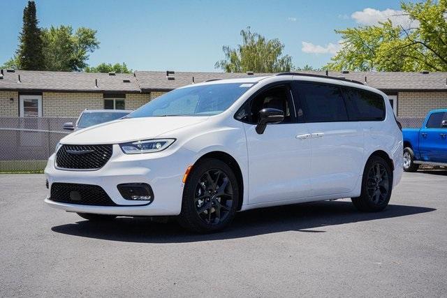 new 2024 Chrysler Pacifica car, priced at $50,108