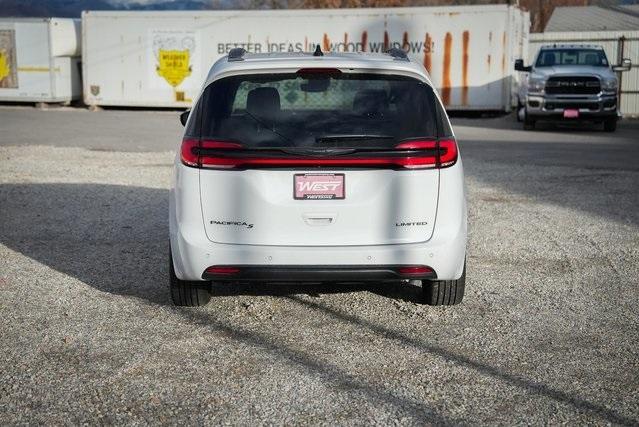 new 2024 Chrysler Pacifica car, priced at $50,011