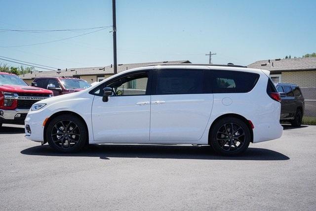 new 2024 Chrysler Pacifica car, priced at $50,108