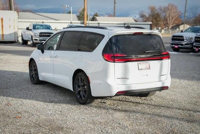 new 2024 Chrysler Pacifica car, priced at $50,011