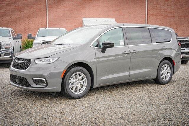 new 2024 Chrysler Pacifica car, priced at $45,190