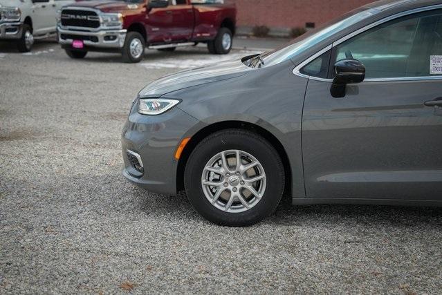 new 2024 Chrysler Pacifica car, priced at $42,873