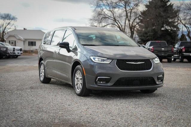 new 2024 Chrysler Pacifica car, priced at $42,873