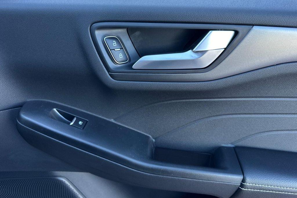 new 2025 Ford Escape PHEV car, priced at $33,152