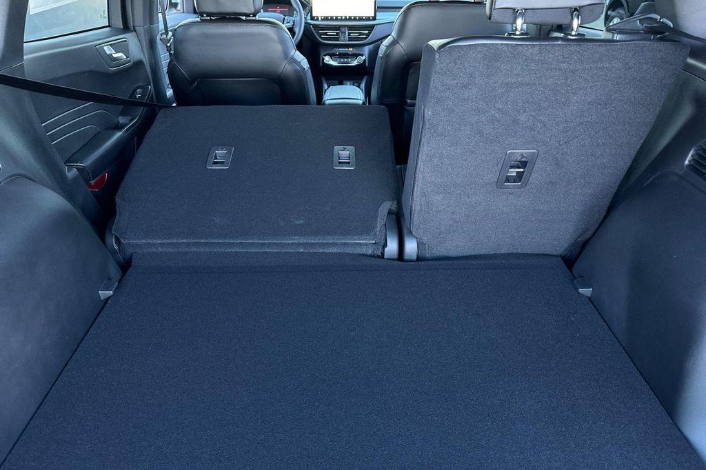 new 2025 Ford Escape PHEV car, priced at $33,152