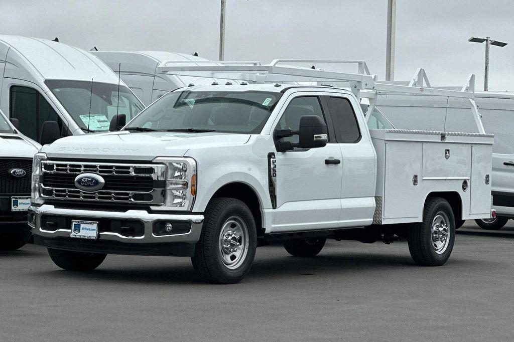 new 2025 Ford F-350 car, priced at $68,095