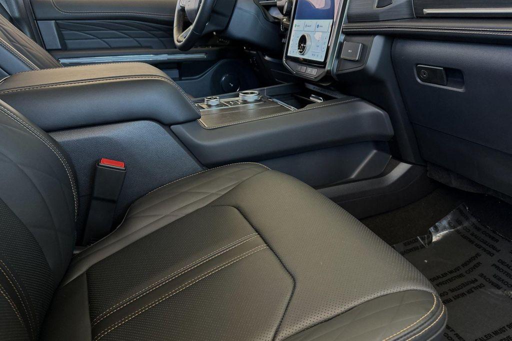 new 2024 Ford Expedition car, priced at $74,385