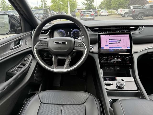 new 2025 Jeep Grand Cherokee car, priced at $45,927