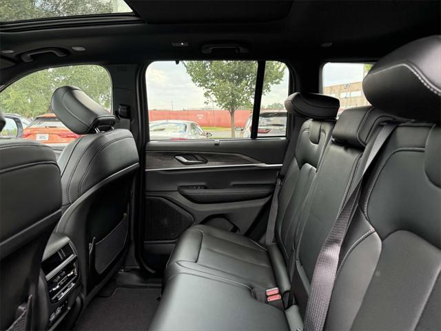 new 2025 Jeep Grand Cherokee car, priced at $45,927
