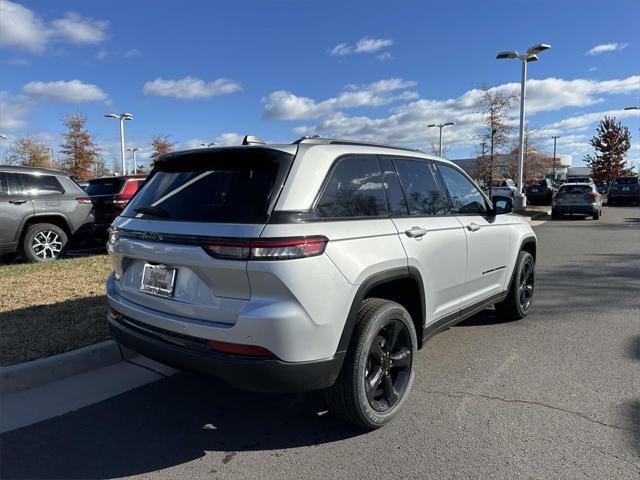 new 2025 Jeep Grand Cherokee car, priced at $42,304