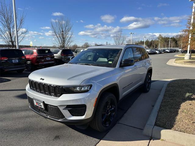 new 2025 Jeep Grand Cherokee car, priced at $42,304