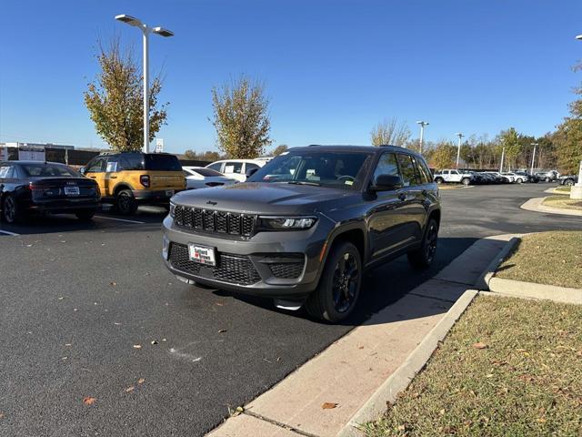 new 2025 Jeep Grand Cherokee car, priced at $43,004