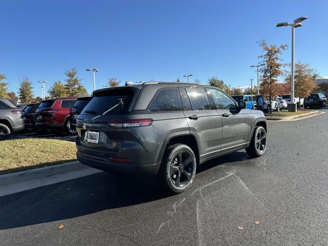 new 2025 Jeep Grand Cherokee car, priced at $43,004