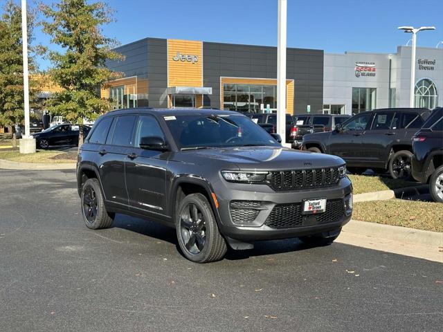 new 2025 Jeep Grand Cherokee car, priced at $43,004