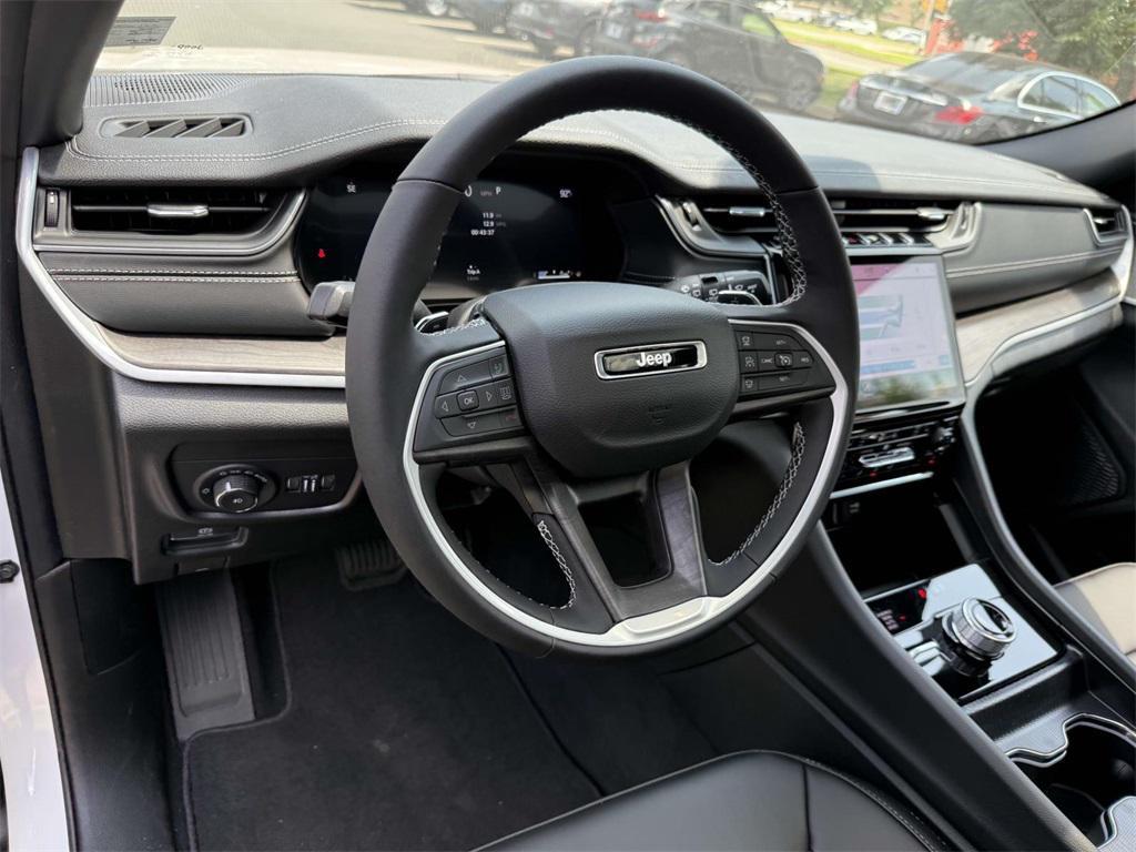 new 2025 Jeep Grand Cherokee car, priced at $44,874