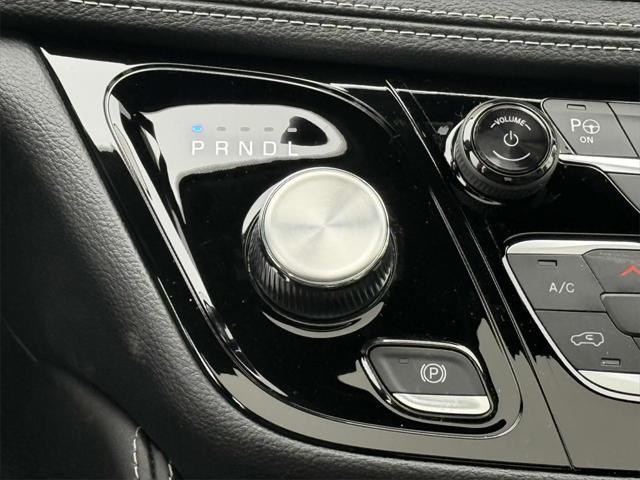 new 2025 Chrysler Pacifica Hybrid car, priced at $43,187