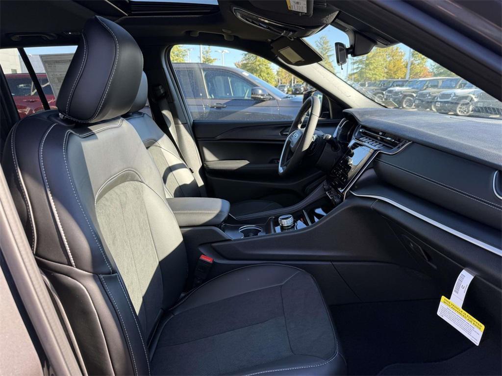 new 2025 Jeep Grand Cherokee car, priced at $39,320