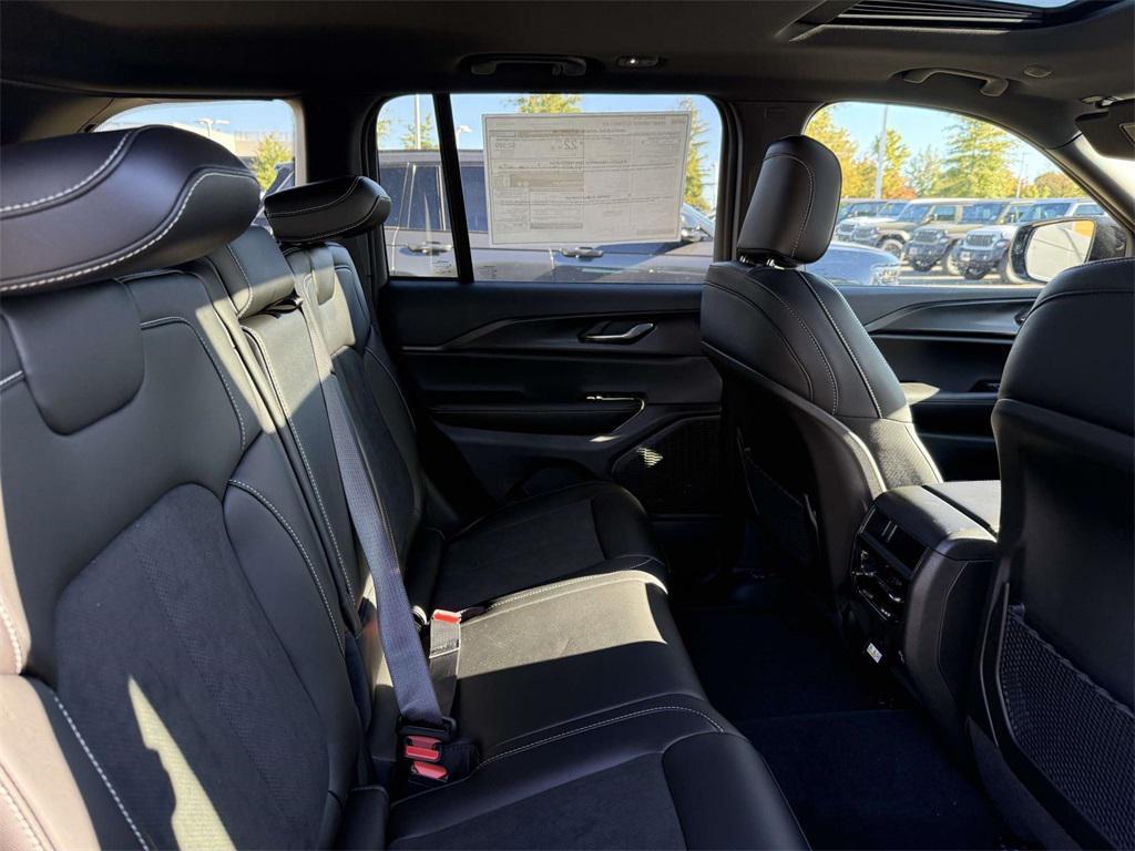 new 2025 Jeep Grand Cherokee car, priced at $39,320