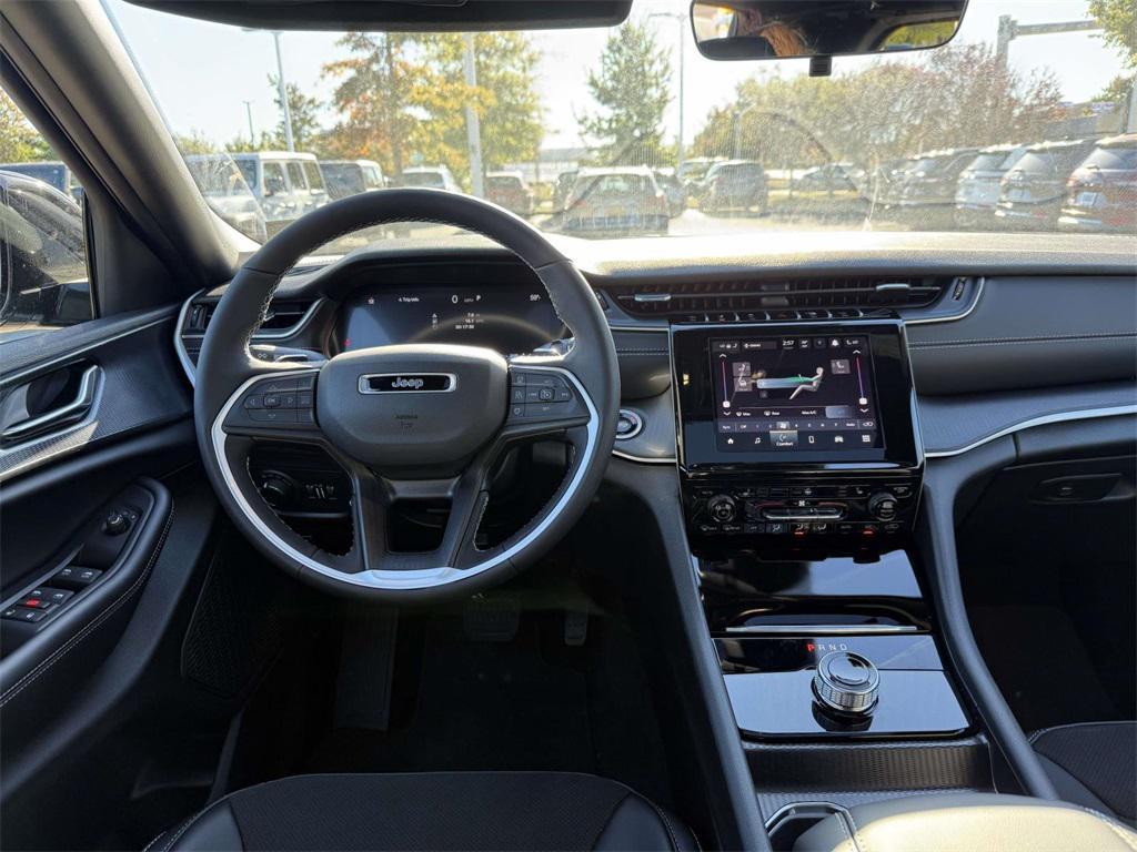 new 2025 Jeep Grand Cherokee car, priced at $39,320