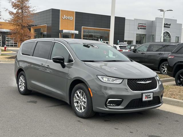 new 2025 Chrysler Pacifica car, priced at $40,105