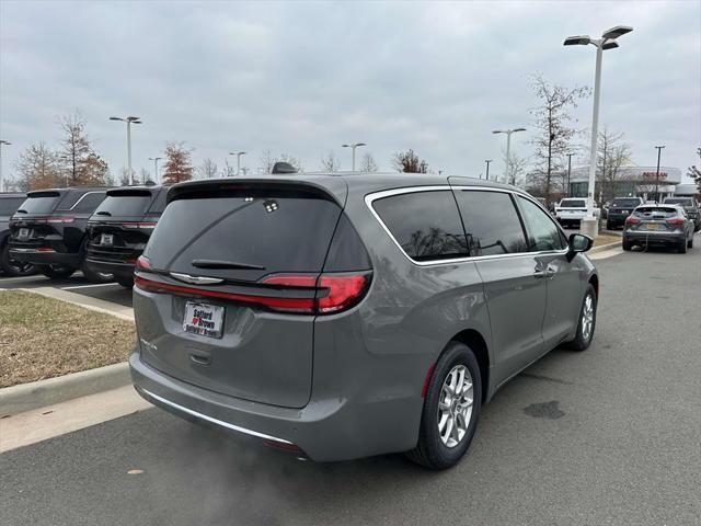 new 2025 Chrysler Pacifica car, priced at $39,605