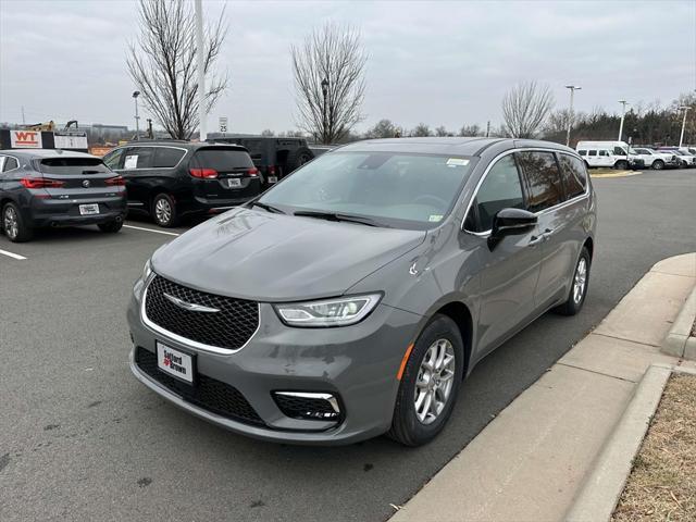 new 2025 Chrysler Pacifica car, priced at $39,605