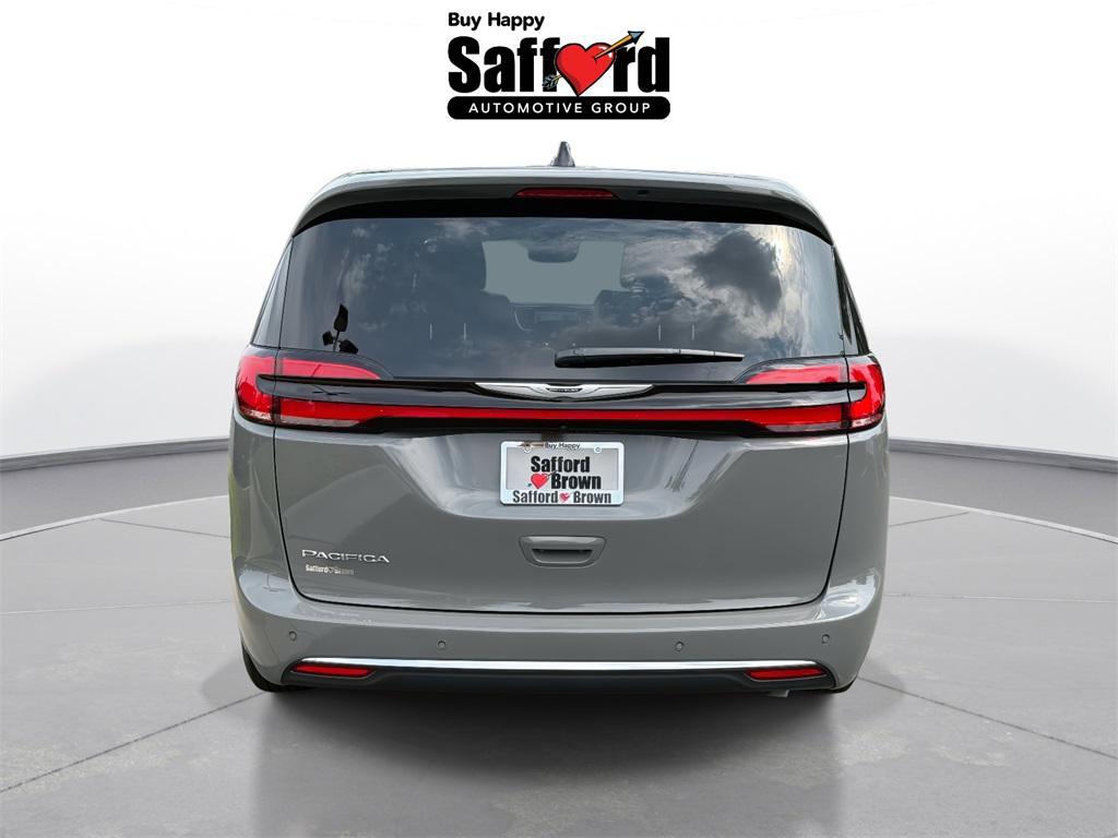 new 2025 Chrysler Pacifica car, priced at $39,377