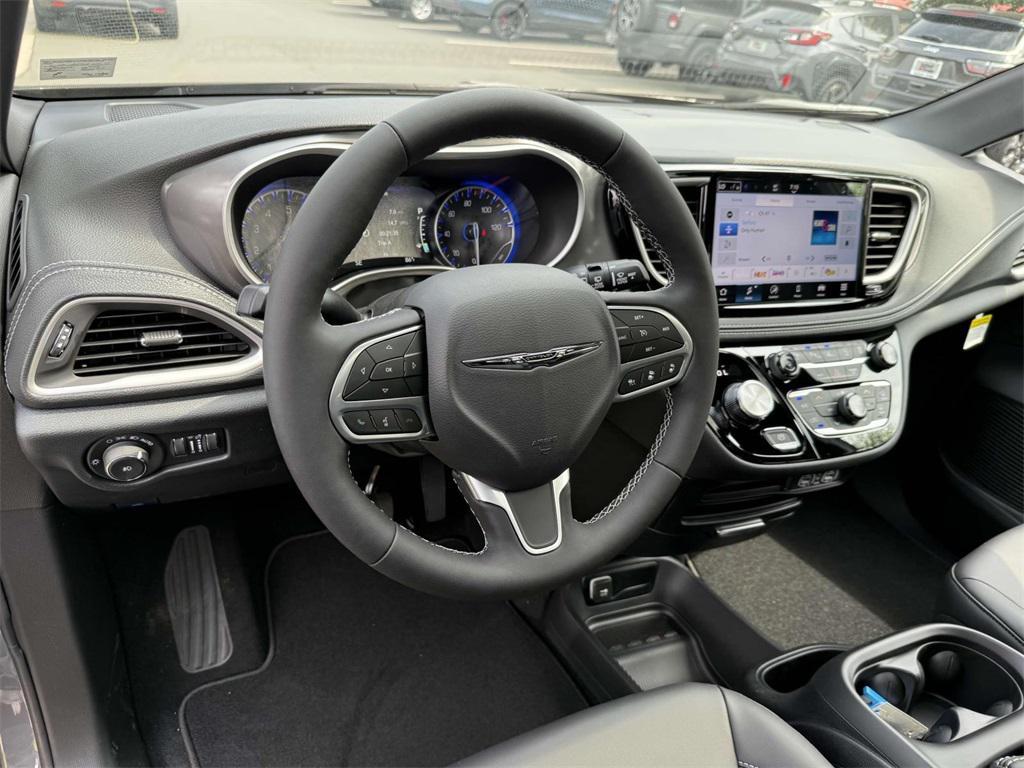 new 2025 Chrysler Pacifica car, priced at $39,377
