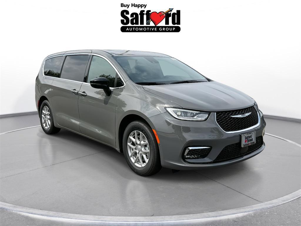 new 2025 Chrysler Pacifica car, priced at $39,377