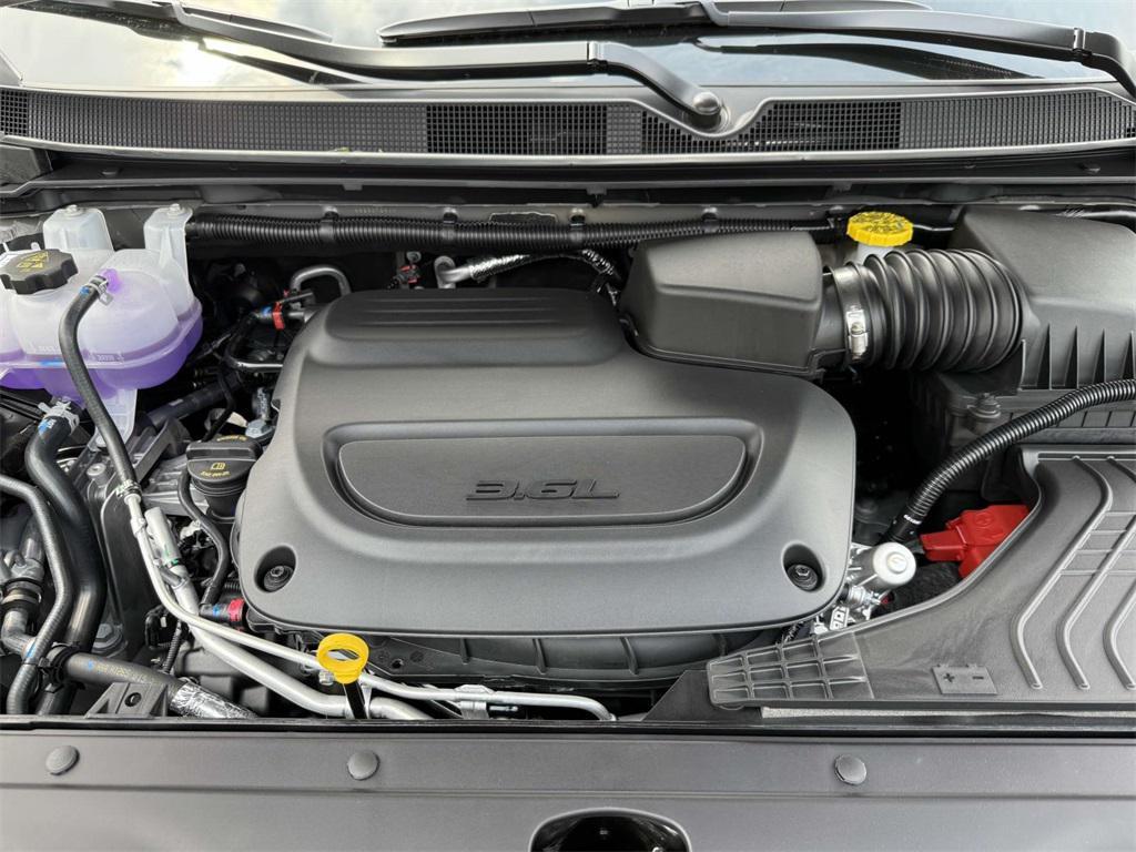 new 2025 Chrysler Pacifica car, priced at $39,377