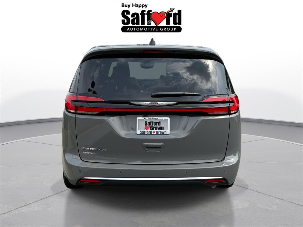 new 2025 Chrysler Pacifica car, priced at $39,377